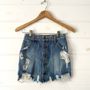 CARMAR Los Angeles Distressed Blue Jean Denim Button Front Mini skirt Sz 24 (0)